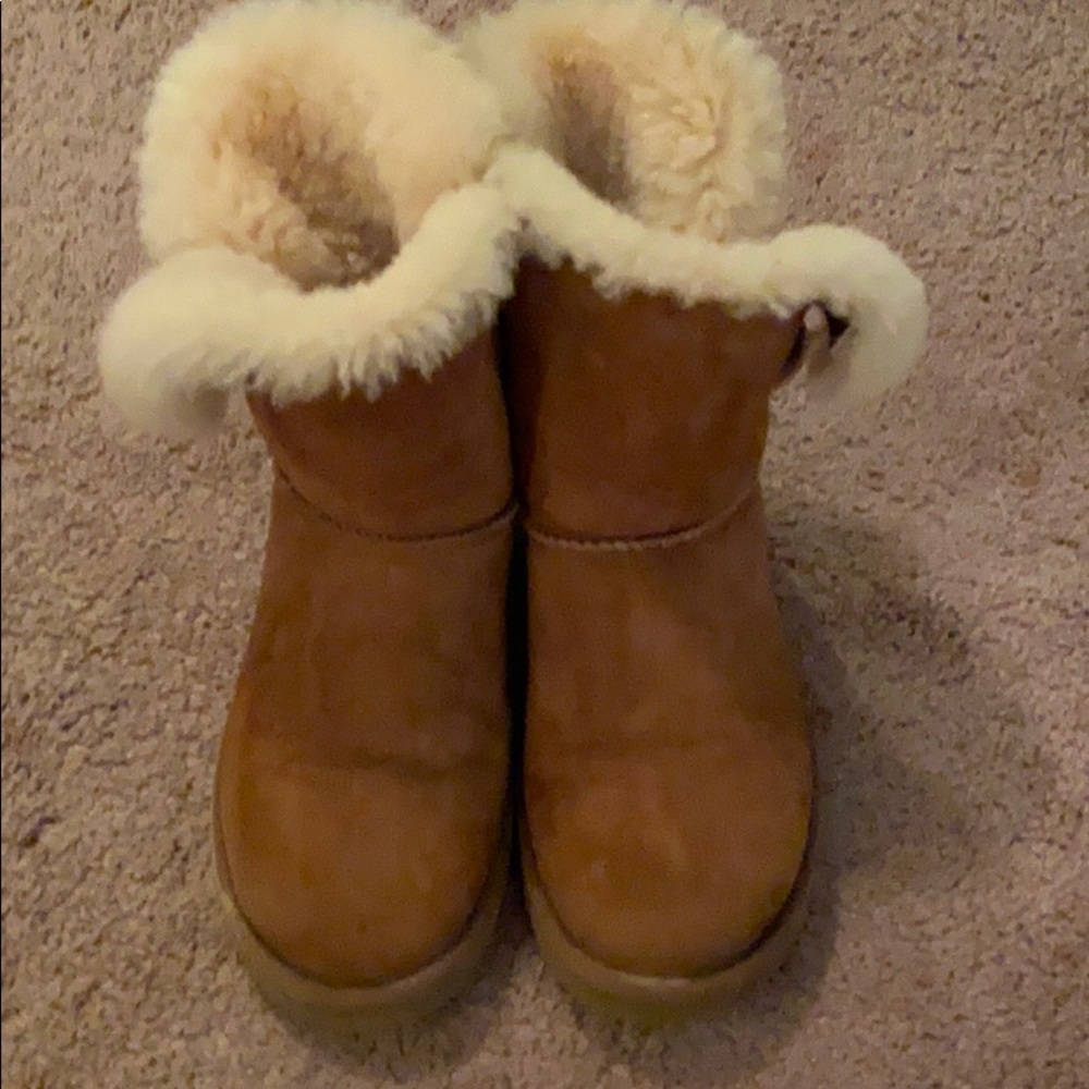 Chestnut button Uggs
